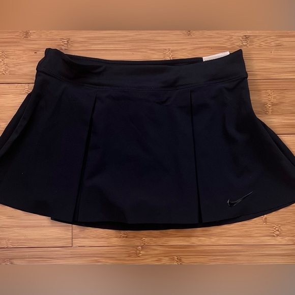 Nike Golf Tennis Skort Black Size Large NWT Dri Fit Pocket in Shorts - Picture 1 of 3